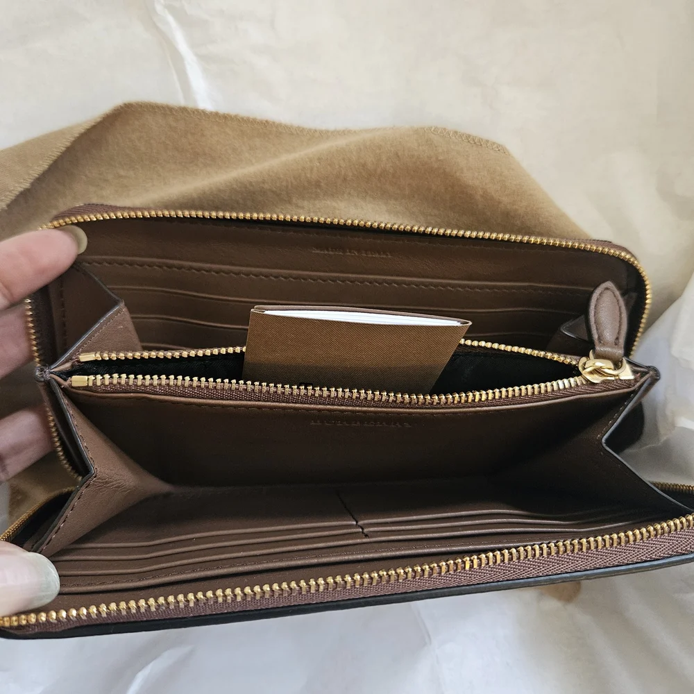 Burberry Brown Leather Zip Wallet with Iconic Check - Picture 4 of 8